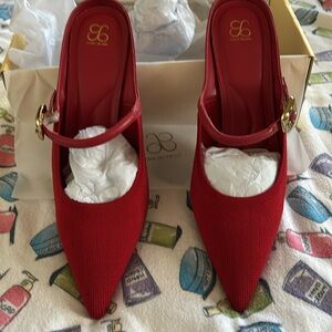 Red kitten heel slip on Shoes, women 11 Brand New
Cosy Island Brand